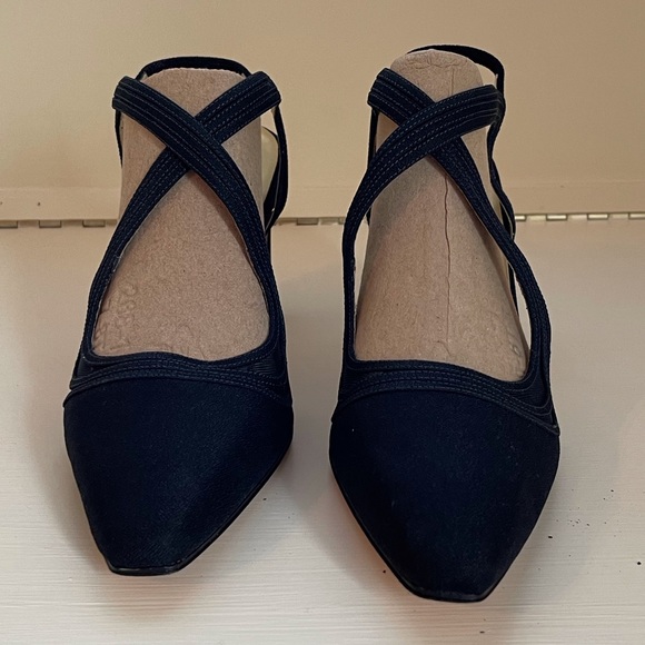 Ann Marino navy heels - Picture 4 of 6